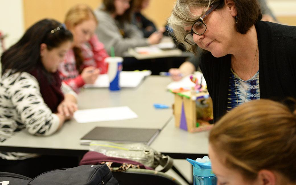 Professor Andersen teaching our art therapy course