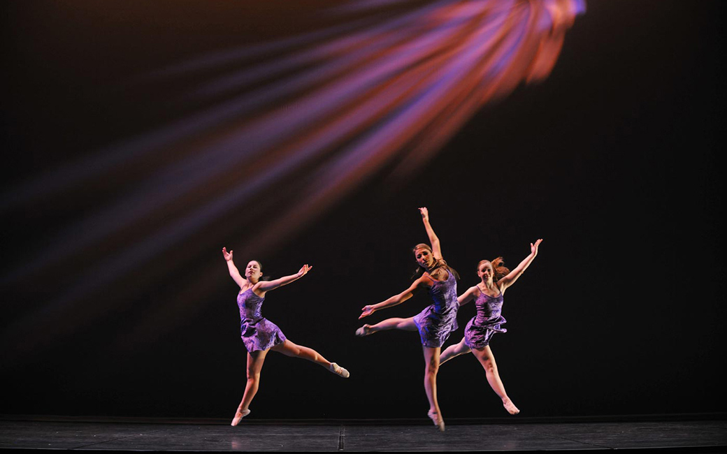 Dance Company Modern Dance Performance