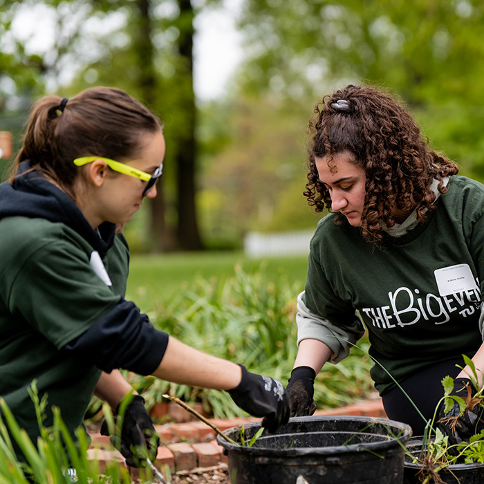 TU students working at the Big Event