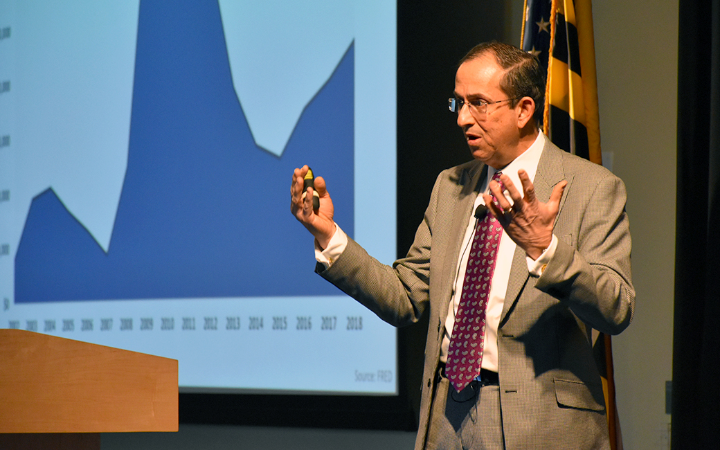 Daraius Irani speaking at the 2018 outlook forum