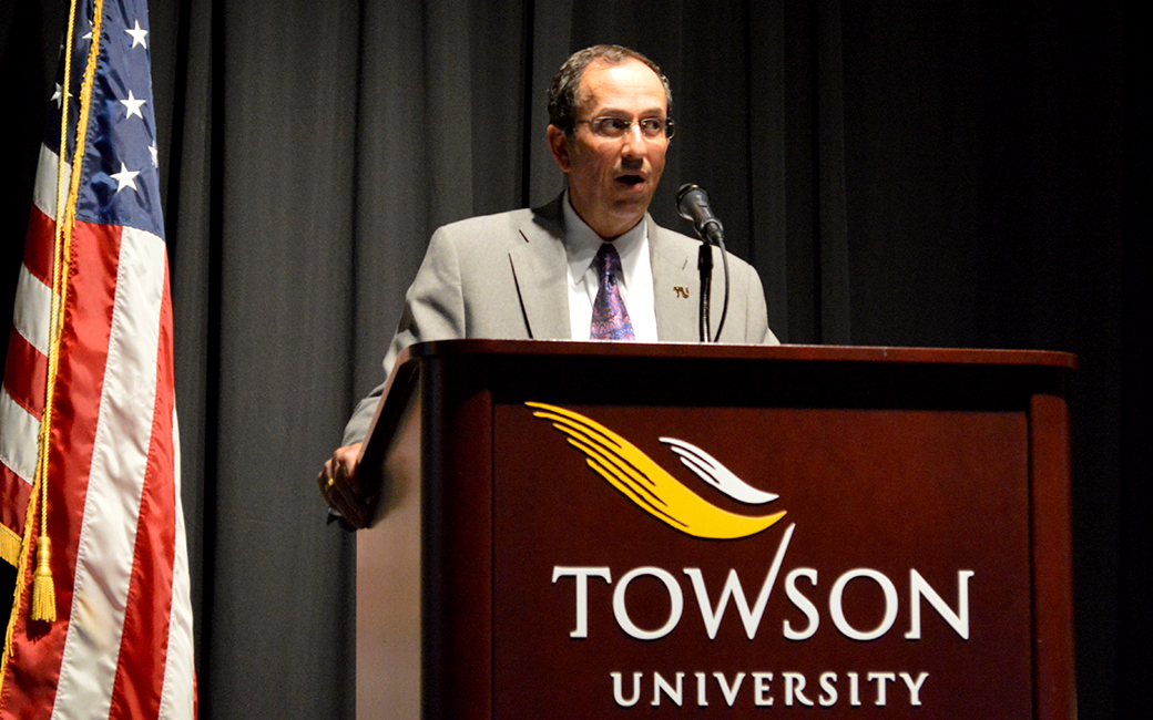 Dr. Daraius Irani speaking at the 2018 MWOF