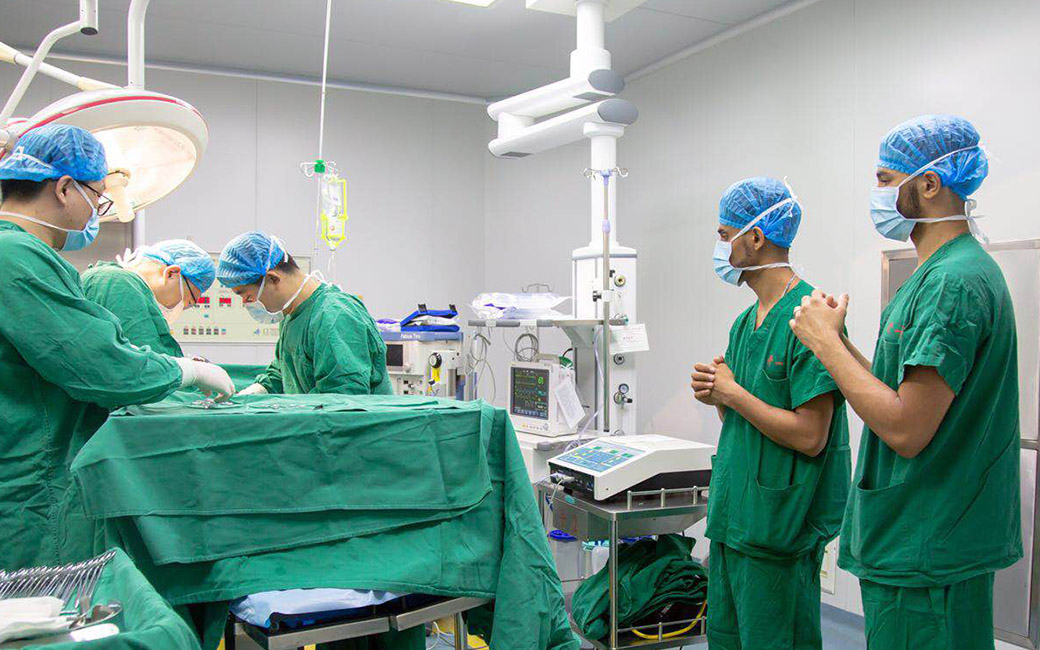 Pierce Brown and others in surgery