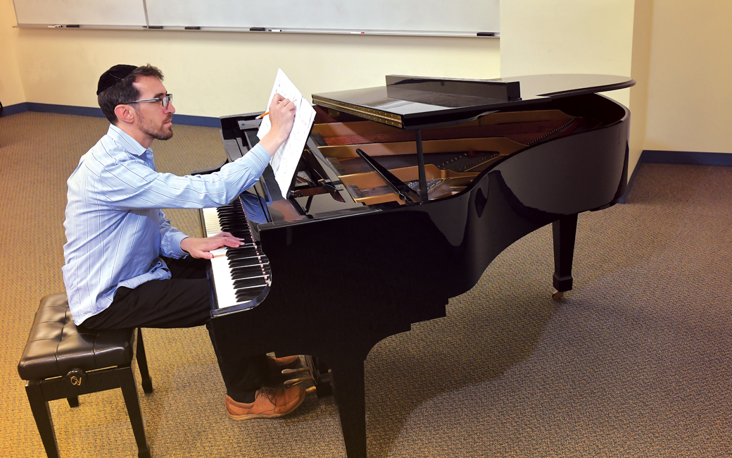 Jonathan Leshnoff at the piano