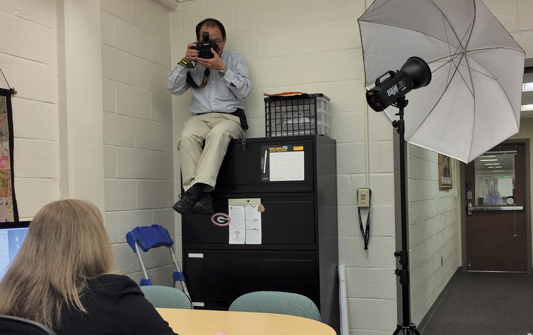 Kanji Takeno shooting a photo