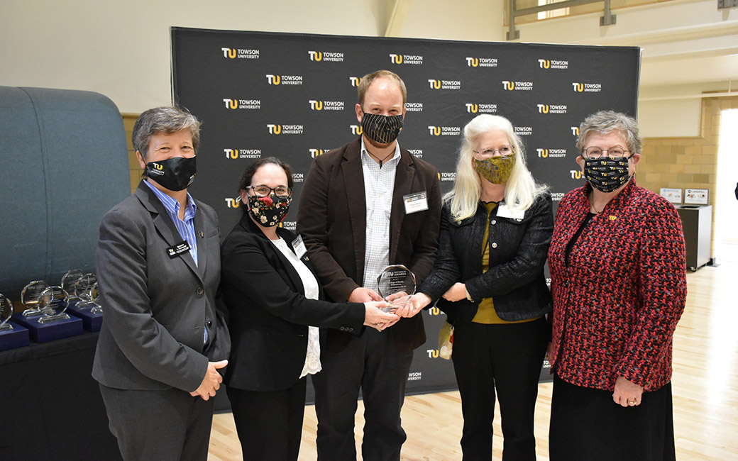 TU leadership and award winners pose with award