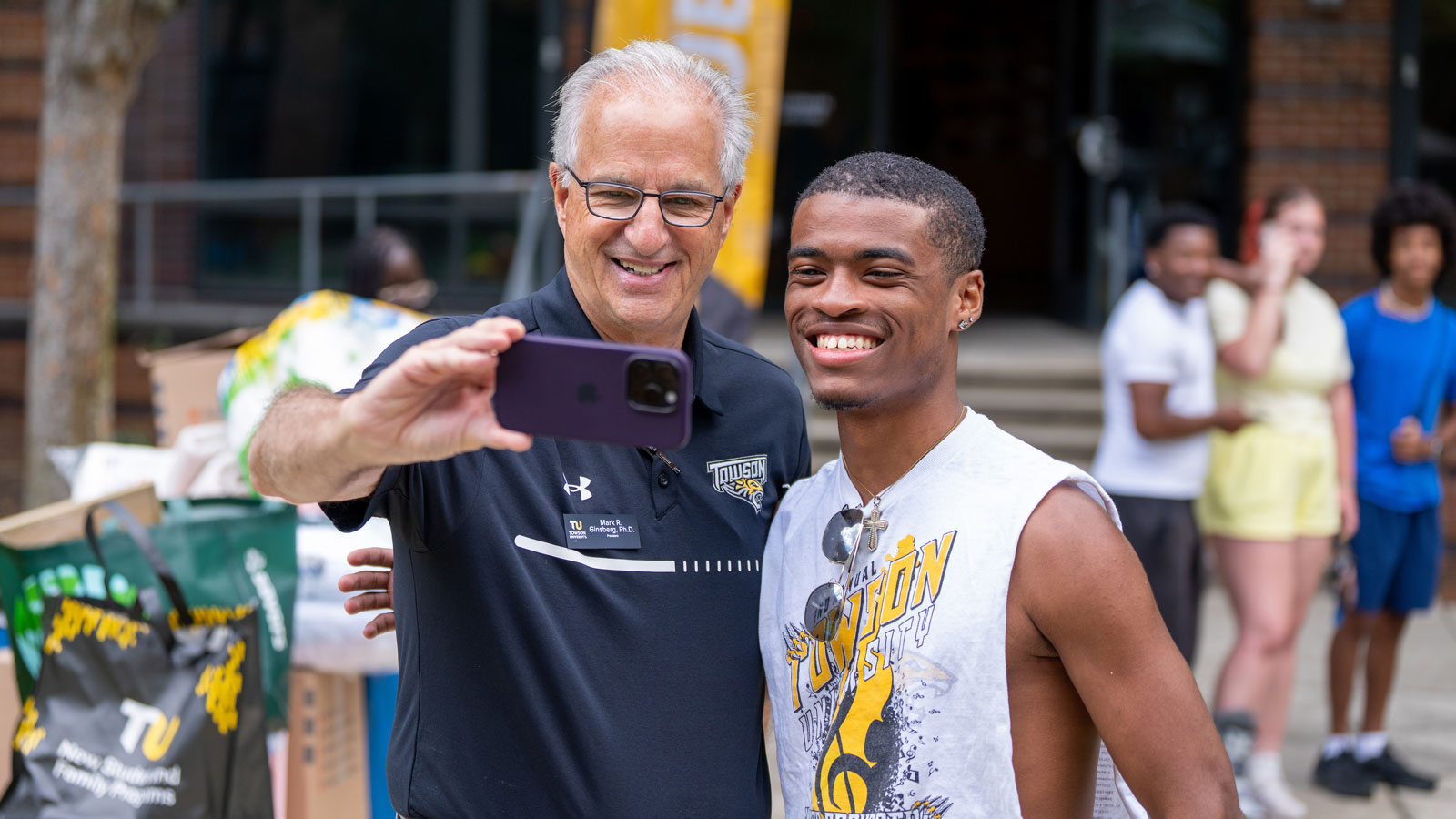 President Ginsberg and a student taking a selfie