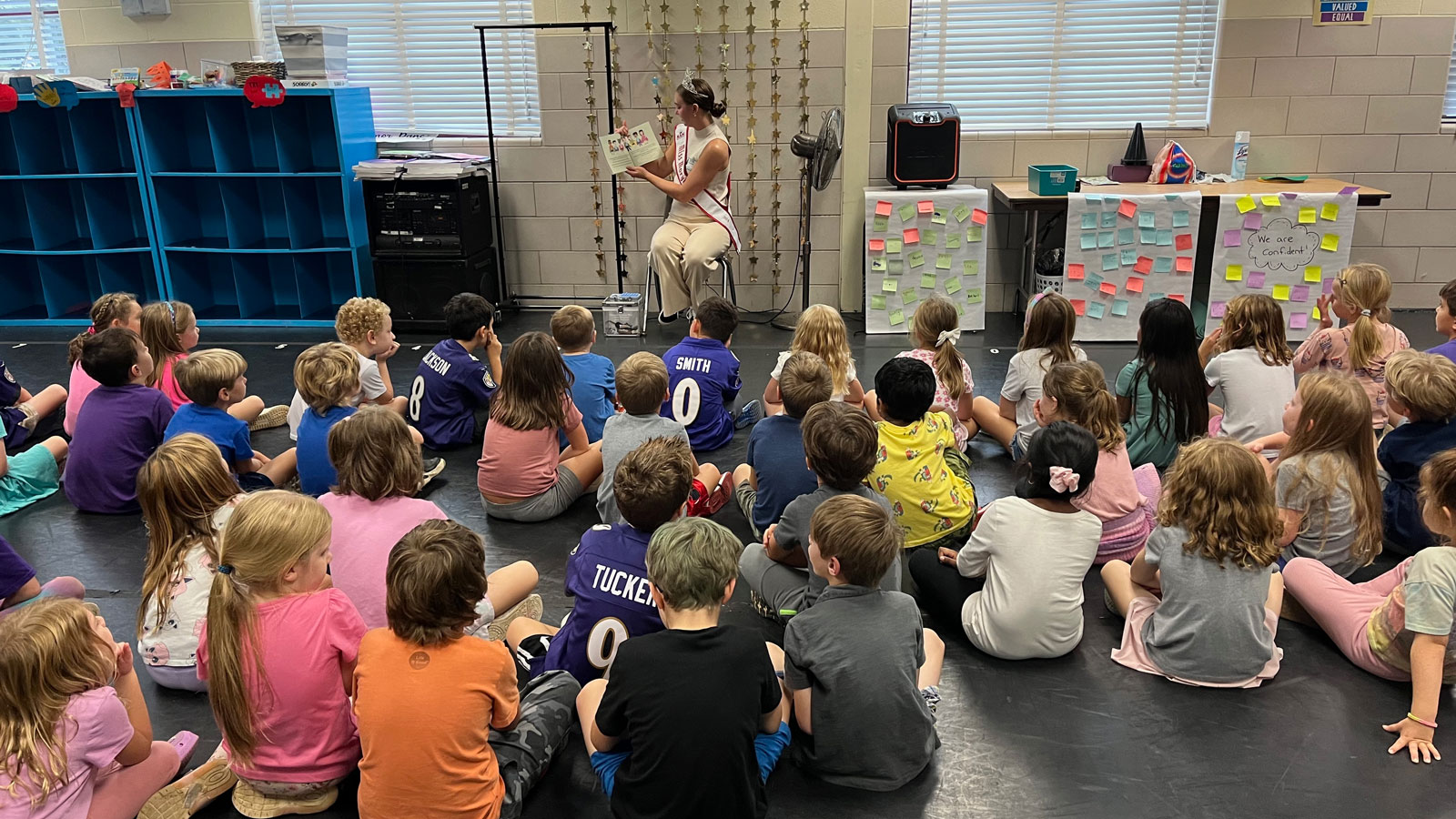 Sara ParksVold reads to kids as part of community service outreach as Miss Maryland