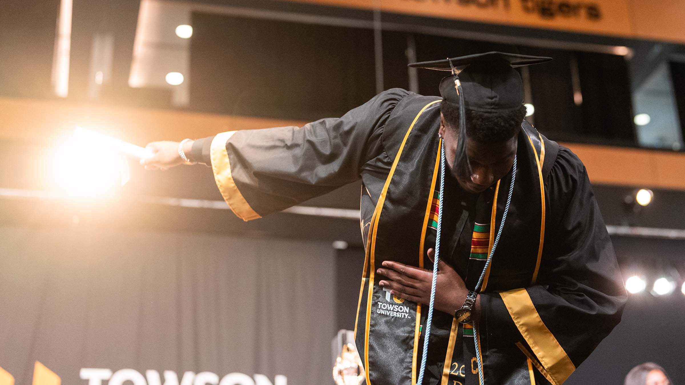 graduate bowing