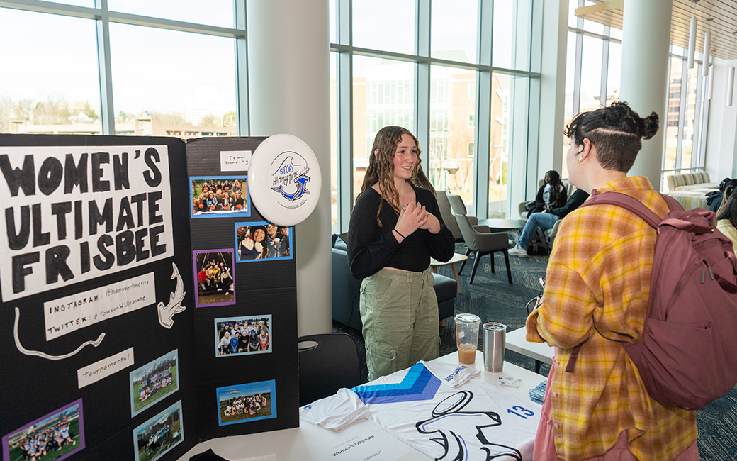 womens ultimate frisbee club tabling