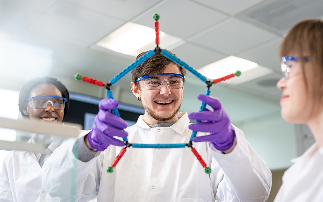 TU students in a lab